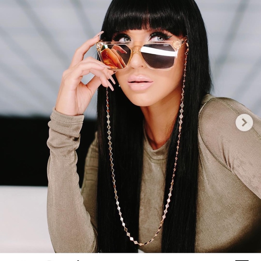 UPDATED CHAIN INCLUDED no longer available QuayxJaclyn Hill Very Busy sunnies!